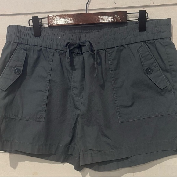 Loft Anne Taylor Dusty Blue Cargo
Shorts Size Medium . Great condition! - Picture 4 of 9